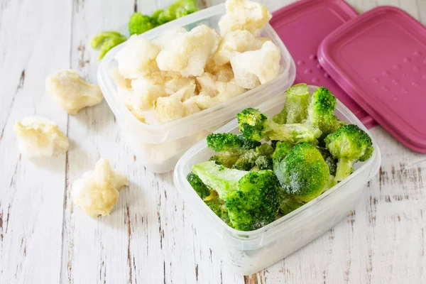 Healthy Frozen Food Winter Containers Frozen Cauliflower Broccoli — Stock Photo, Image