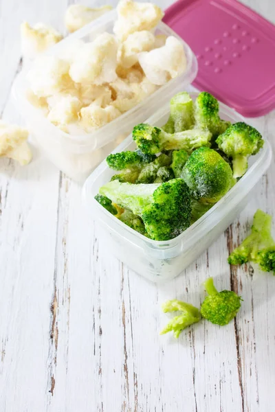 Healthy Frozen Food Winter Containers Frozen Cauliflower Broccoli Copy Space — Stock Photo, Image