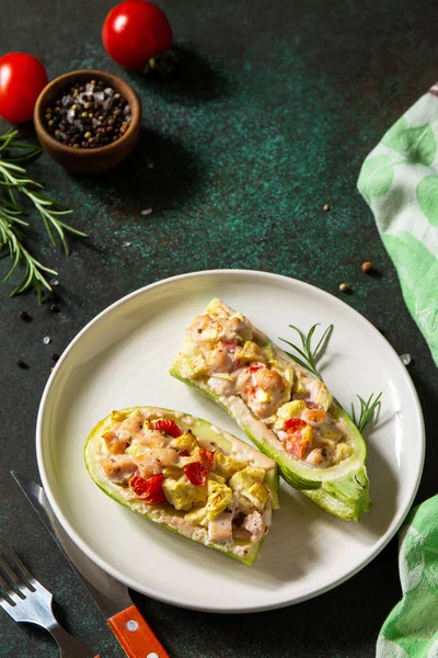 Gezond Voedsel Concept Bak Courgette Met Vlees Tomaten Een Stenen — Stockfoto