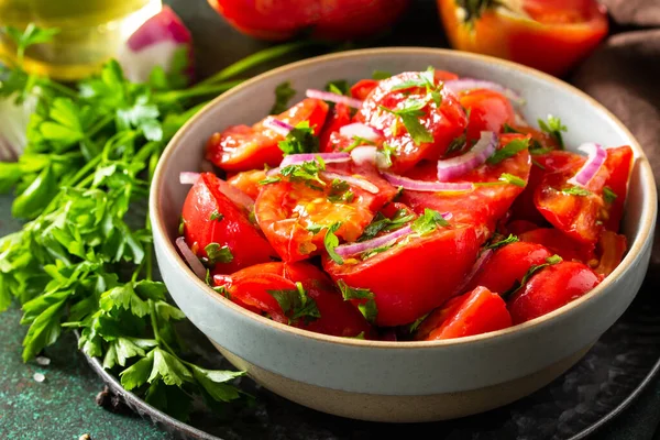 Estate Insalata Verdure Primo Piano Con Pomodoro Fresco Cipolla Olio — Foto Stock