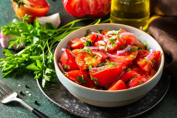 Insalata Estiva Verdure Con Pomodoro Fresco Cipolla Olio Oliva Cibo — Foto Stock