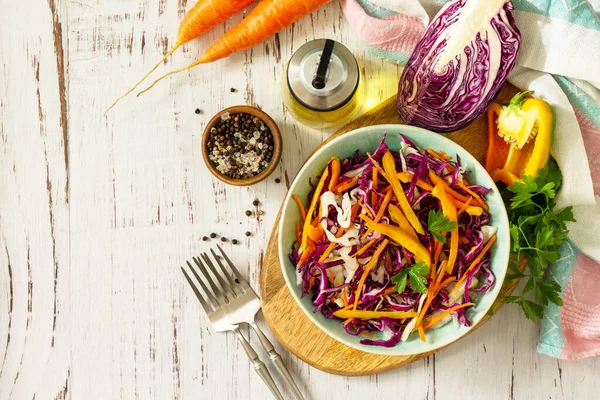 Cole Slaw Insalata Cavolo Una Ciotola Tavolo Legno Vista Dall — Foto Stock