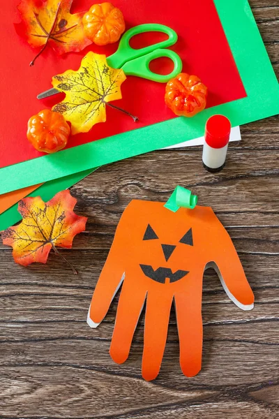 Pozdrav Halloweenu Dřevěném Stole Dětský Kreativní Projekt Řemesla Řemesla Pro — Stock fotografie