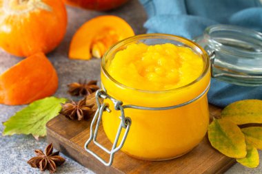 Şükran Günü için sonbahar balkabağı yemekleri. Geçmişinde kabak püresi. 