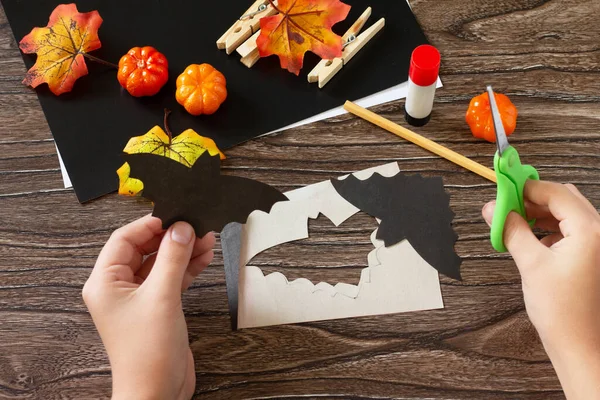 Anleitung Schritt Halloween Dekor Aus Holz Wäscheklammer Mit Einer Fledermaus — Stockfoto