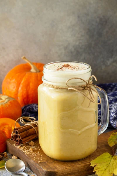 Jesienna Dynia Przyprawiona Latte Lub Kawa Szkle Składnikami Organicznymi Lekkim — Zdjęcie stockowe