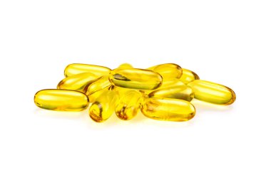 Balık yağı yumuşak jel ek kapsül kaynağı omega ve beyaz arka plan üzerinde izole vitaminler