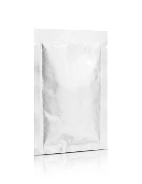 Embalaje Blanco Papel Aluminio Snack Sachet Aislado Sobre Fondo Blanco — Foto de Stock