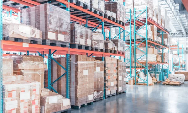 Warehouse Metal Structure Interior Selective Focus Rows Merchandise Shelves Container — Stock Photo, Image