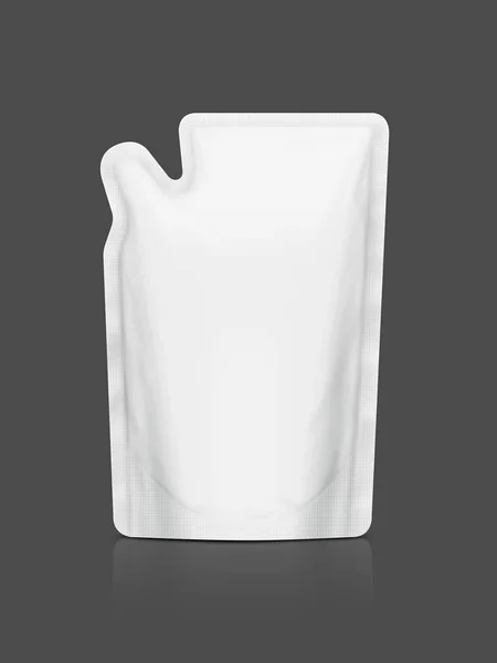 空白包装ホワイト リフィル クリッピング パスの製品設計のため準備ができていると灰色の背景に分離されたポーチ — ストック写真