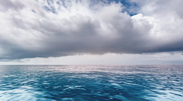 Yağmur Bulutları Veya Strom Yağmur Ile Güzel Manzaralı Panoramik Deniz — Stok fotoğraf