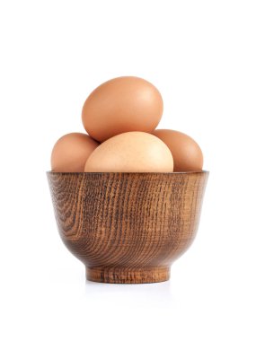 ahşap kase beyaz arka plan üzerinde izole Tay gıda organik yumurta geleneksel madde