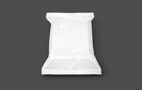 Biały z tworzywa sztucznego baby chusteczki woreczek lub bibuły opakowania na białym tle na szarym tle — Zdjęcie stockowe