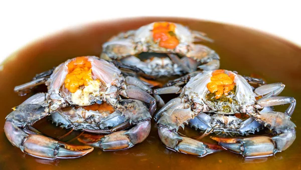 Θάλασσα καβούρι με αυγοτάραχο τουρσί σε σάλτσα ψαριών — Φωτογραφία Αρχείου