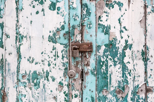 Vintage porta de madeira trancada — Fotografia de Stock
