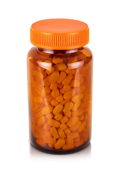 Frasco de vidro castanho com vitamina ou suplemento e tampa laranja isolada sobre fundo branco — Fotografia de Stock