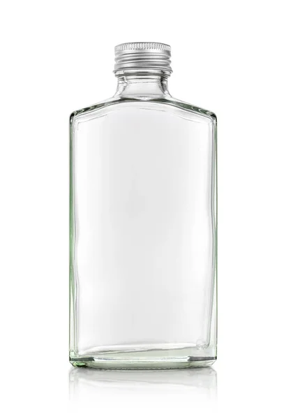 Прозора скляна пляшка віскі ізольована на білому тлі — стокове фото