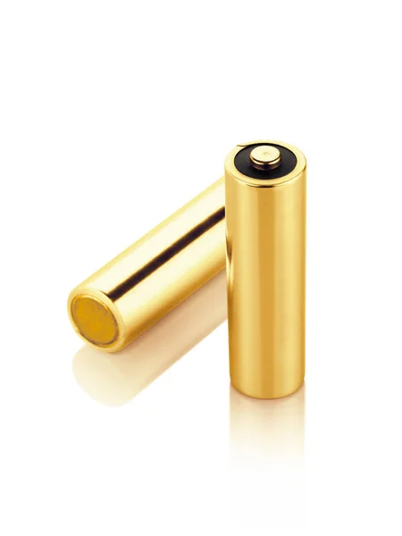 Pilas alcalinas de oro metálico tamaño AA aisladas sobre fondo blanco — Foto de Stock