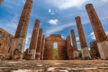 Antik arkeolojik alan ya da Ayutthaya Tarih Parkı, Ayutthaya Eyaleti, Tayland 'daki Budist mimarisi. UNESCO Dünya Mirası