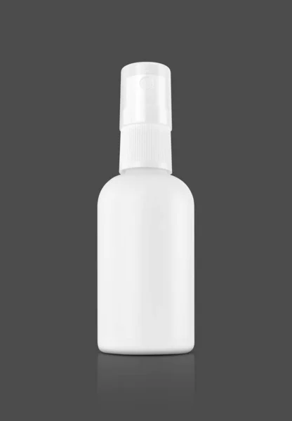 ブランク包装衛生製品設計のための白いプラスチックスプレーボトルクリッピングパスと灰色の背景に隔離されたモックアップ — ストック写真