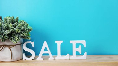 Satılık alfabesi harfi alanı kopyası üzerinde mavi arka plan ile