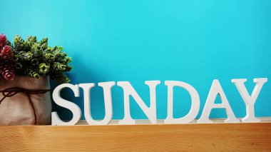 Pazar alfabesi harfi alanı kopyası üzerinde mavi arka plan ile