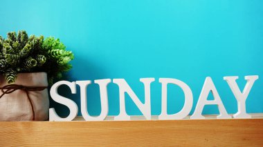 Pazar alfabesi harfi alanı kopyası üzerinde mavi arka plan ile