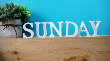 Pazar alfabesi harfi alanı kopyası üzerinde mavi arka plan ile