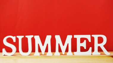 Yaz Alfabe harf sarı zemin üzerine