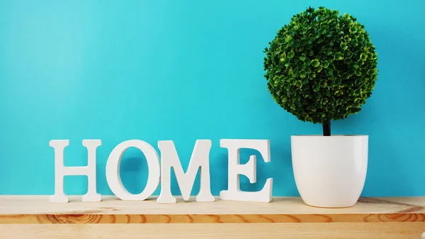 Home Alfabeto Letra Com Espaço Cópia Fundo Azul — Fotografia de Stock