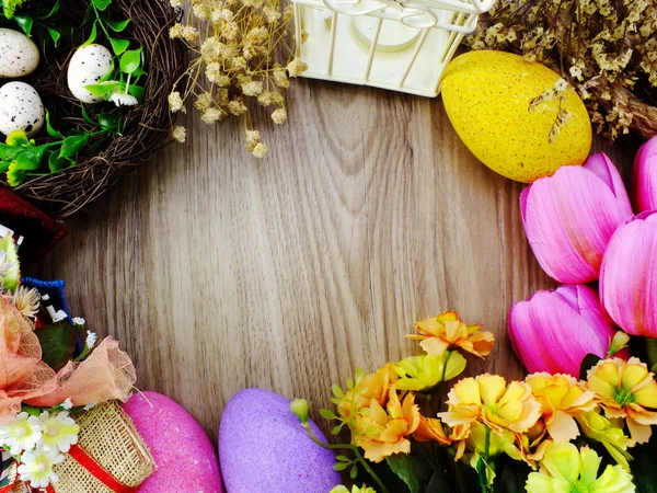 Coloridos Huevos Pascua Decoración Ramo Flores — Foto de Stock