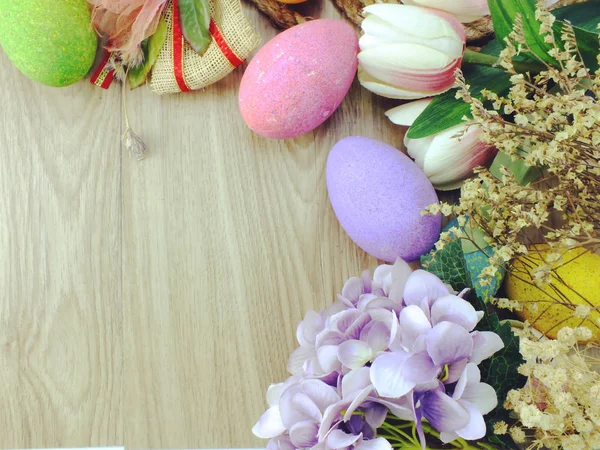Coloridos Huevos Pascua Decoración Ramo Flores — Foto de Stock