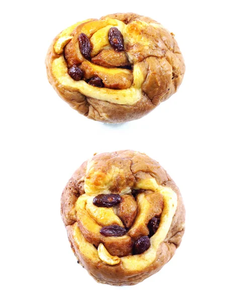 Beyaz Arka Plan Üzerinde Izole Tatlı Çörek Tarçınlı Kek — Stok fotoğraf
