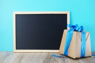 ahşap çerçeve tebeşir tahtası ahşap arka plan üzerinde