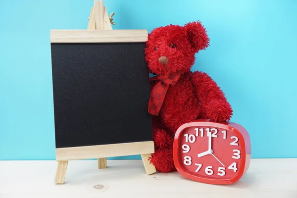 Oso Peluche Despertador Con Copia Espacio Sobre Fondo Madera —  Fotos de Stock