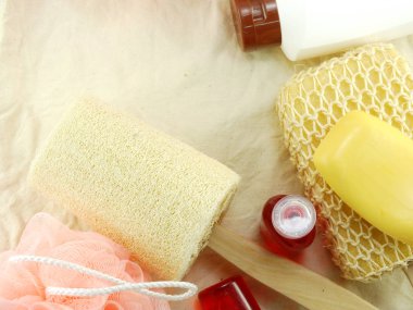 Spa aksesuarları şampuan sabun ve duş krem banyo ürünleri ile temizlik