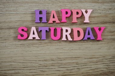 mutlu Cumartesi harfi alanı kopyası üzerinde ahşap arka plan ile