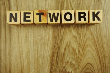 ahşap küpleri harf alfabe ile yapılan ağ kelime