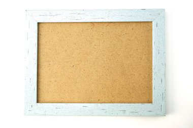 Tahta fotoğraf çerçevesi beyaz arkaplanda izole edildi