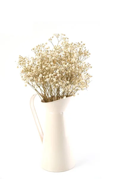 Tørket Blomsterbukett Metallvase Med Blå Bakgrunn – stockfoto