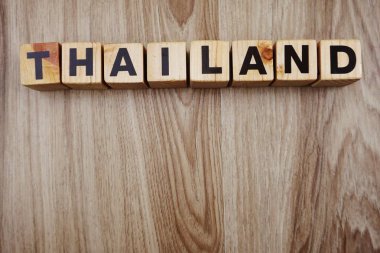 Tayland kelime harf alfabe ahşap arka plan üzerinde