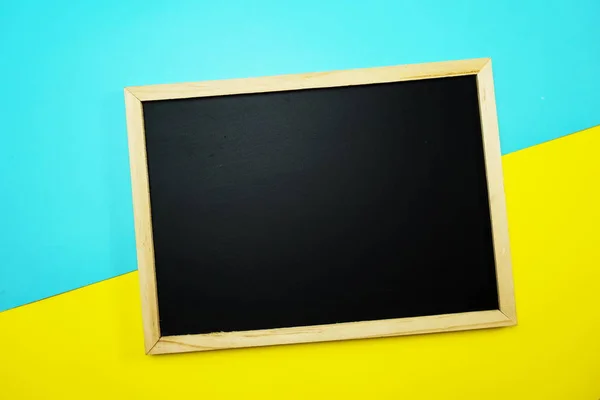 Quadro Negro Cacho Fundo Amarelo Azul Flat Lay — Fotografia de Stock