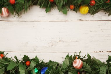 Yeşil çam ahşap arka plan üzerinde alanı kopyası ile Noel arka plan