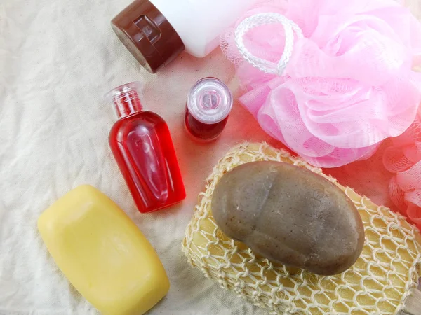 Spa aksesuarları şampuan sabun ve duş krem banyo ürünleri ile temizlik