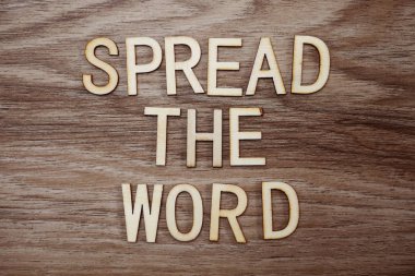 Spread Word alfabesinde geçerli olan harfleri ahşap iş kavramı üzerinde