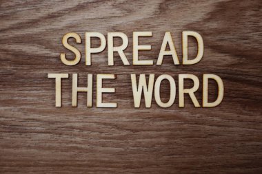 Spread Word alfabesinde geçerli olan harfleri ahşap iş kavramı üzerinde