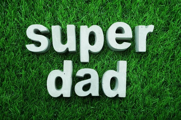 Super Papa Fabriqué Partir Béton Alphabet Vue Dessus Sur Herbe — Photo