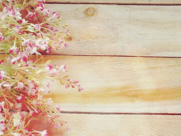 alan ahşap ve filtre renk çiçek dekorasyonu