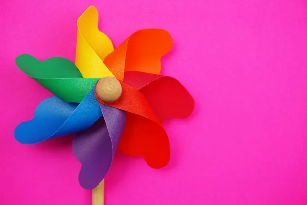 Pinwheel Colorido Com Cópia Espaço Isolado Fundo Rosa — Fotografia de Stock