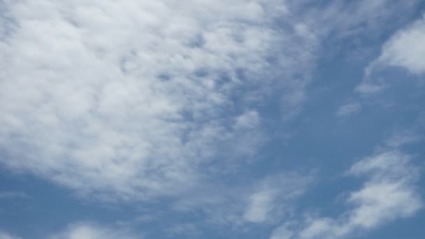 Blauer Himmel Und Weiße Wolken Bewegen Abstrakten Natürlichen Hintergrund — Stockvideo